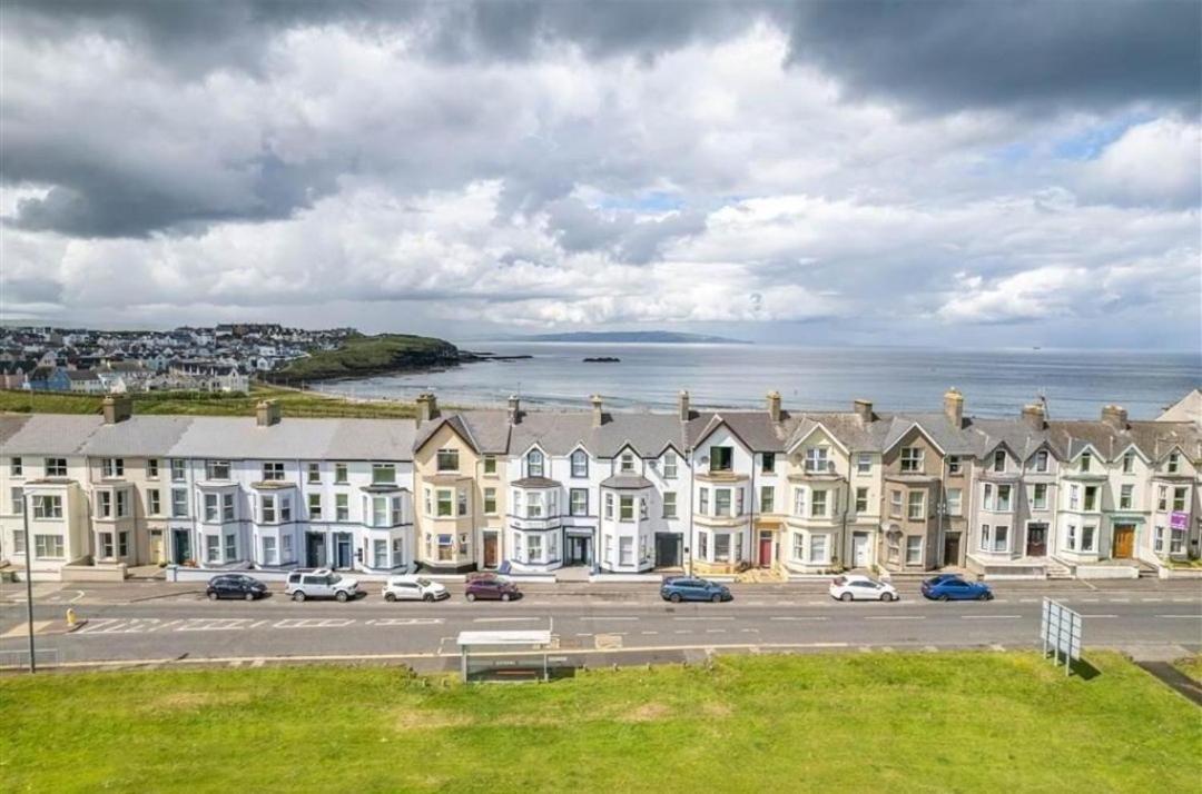 1 Dunluce Park - Portrush By The Seaアパートメント エクステリア 写真