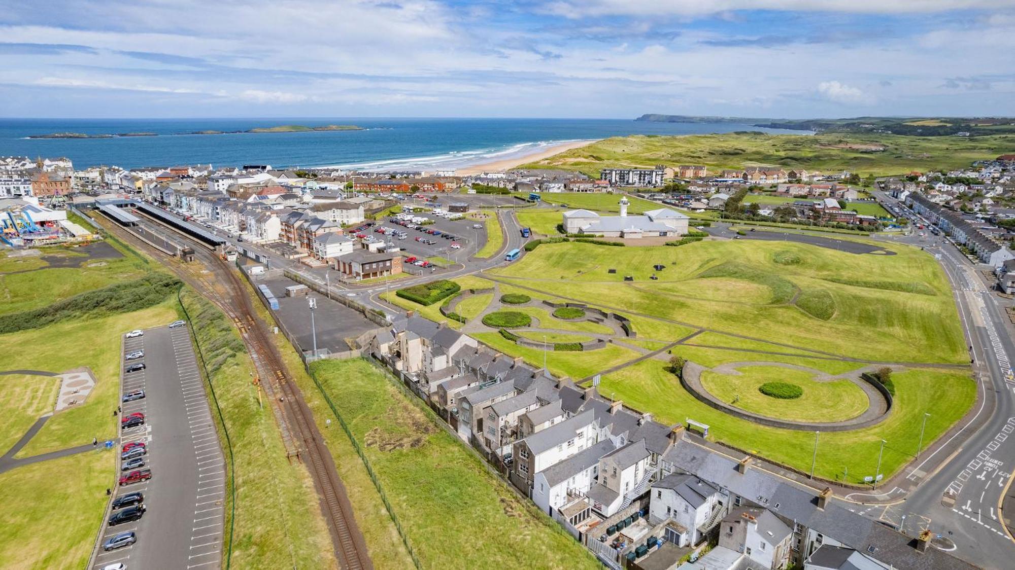 1 Dunluce Park - Portrush By The Seaアパートメント エクステリア 写真