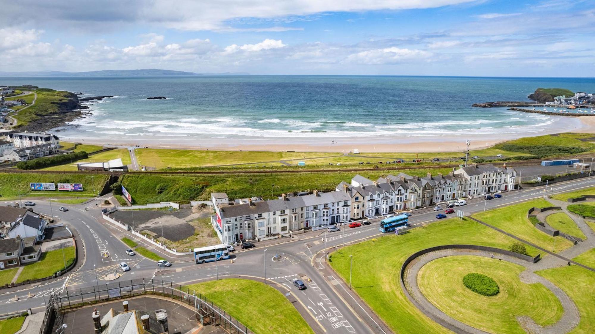 1 Dunluce Park - Portrush By The Seaアパートメント エクステリア 写真