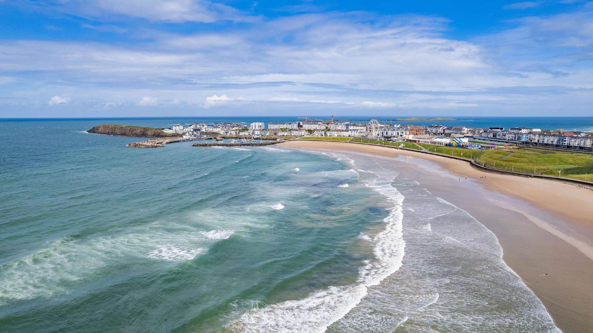 1 Dunluce Park - Portrush By The Seaアパートメント エクステリア 写真