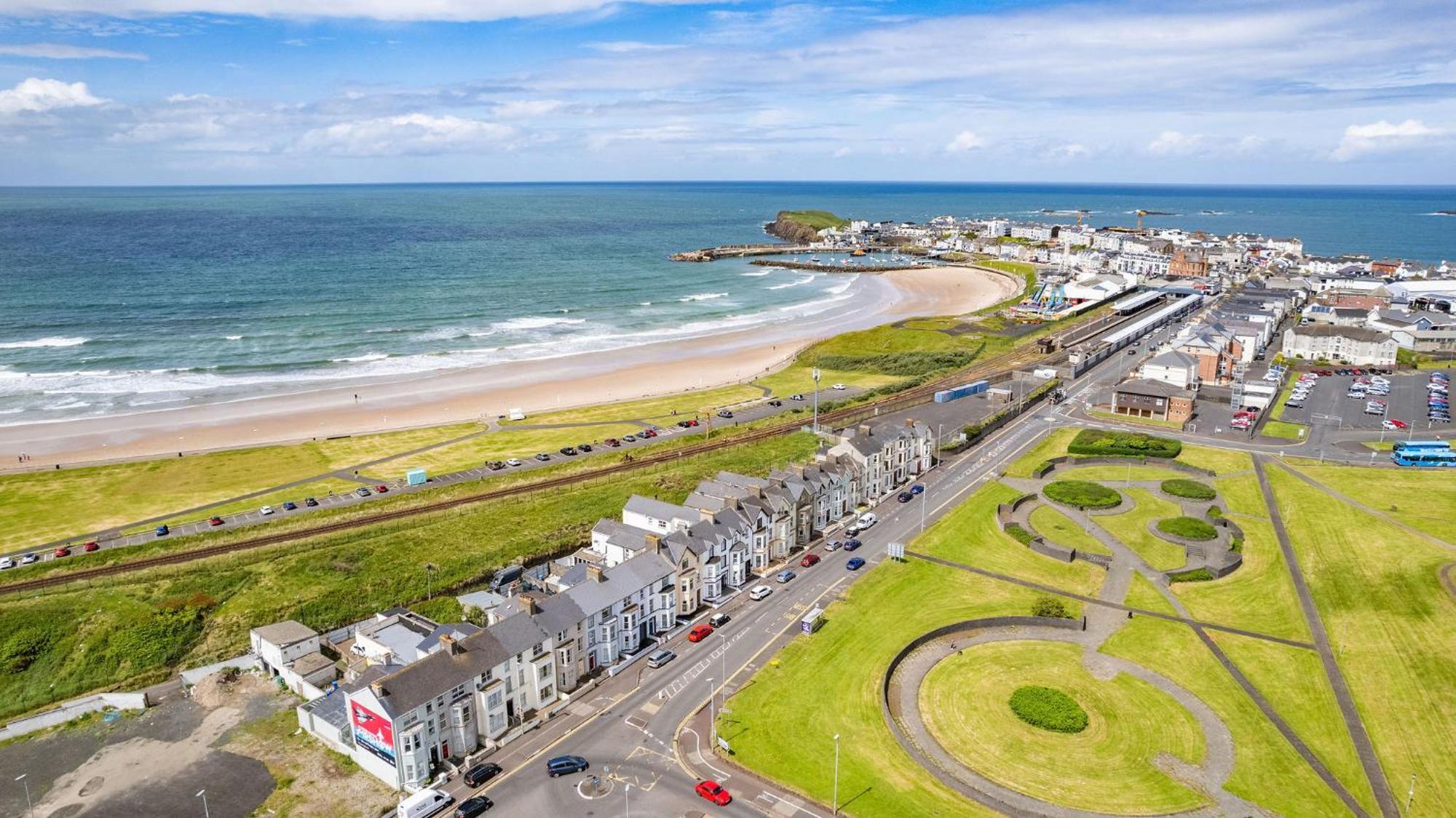1 Dunluce Park - Portrush By The Seaアパートメント エクステリア 写真