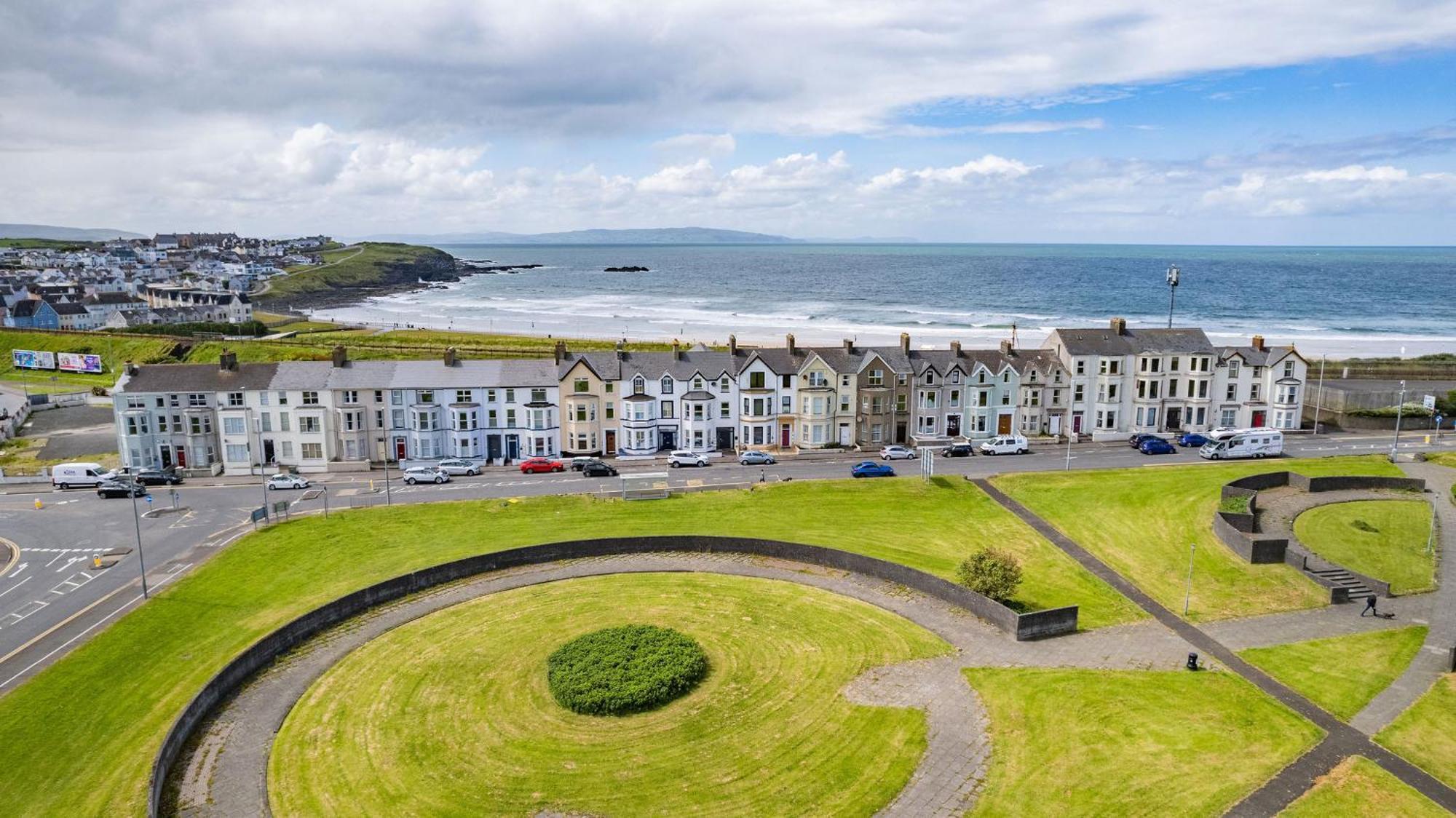 1 Dunluce Park - Portrush By The Seaアパートメント エクステリア 写真